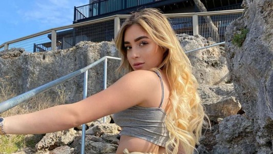 Dejó la universidad para abrir un cuenta en OnlyFans, sus padres la echaron de la casa y ahora ella les paga las cuentas