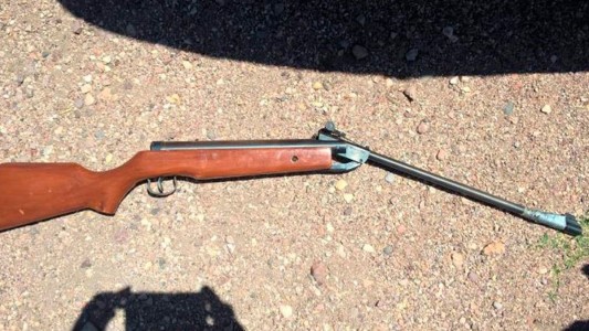 Hirieron a un chofer de colectivo con un arma de aire comprimido en Mendoza