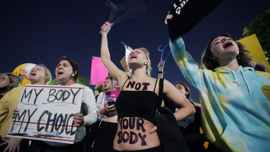 Filtración y sorpresa: la Corte Suprema de Estados Unidos anularía el derecho al aborto