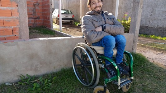 El sueño de Hugo: necesita una silla adaptada para volver a practicar el deporte que tanto ama