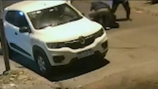 Video: le cortaron las piernas a un profesor y le robaron