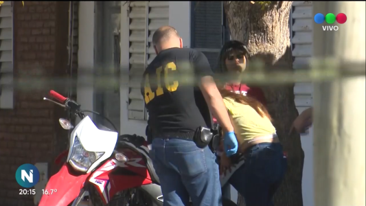 Balearon una casa e incendiaron un auto en Constitución al 5300