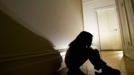 Abusó de la hija de su pareja y lo condenaron a 10 años de prisión