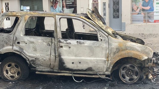 Explotó un auto: la conductora y su bebé salieron ilesos