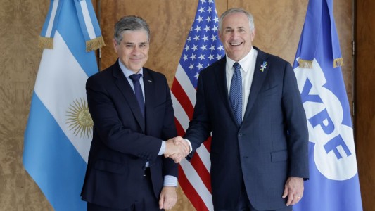 Vaca Muerta: cumbre entre el presidente de YPF y el embajador de Estados Unidos en Argentina