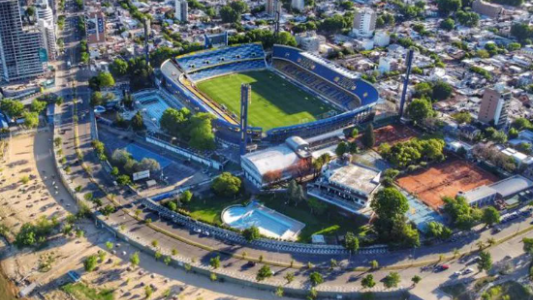 Un homenaje con sus colores: proponen llamar Gerardo Rozín a un paseo en inmediaciones de la cancha de Central