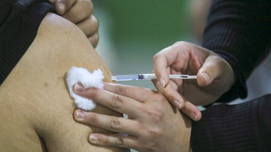 Nueva ola de coronavirus: Kreplak pidió reforzar vacunas y uso del barbijo