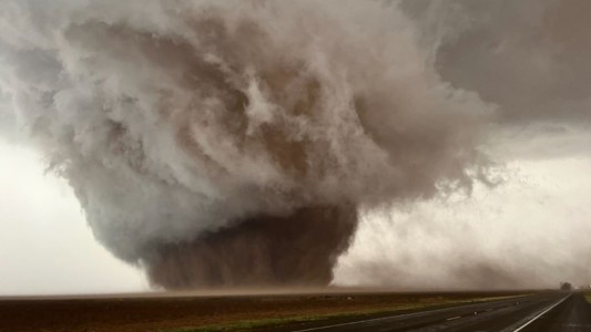 Monstruoso tornado causa pánico en Texas