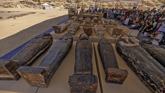 250 sarcófagos y 150 estatuas: gigantesco descubrimiento arqueológico en Egipto
