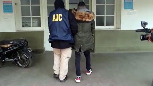 Video: en un motel cayó un tal Ratita por tirotear una ferretería de zona sur