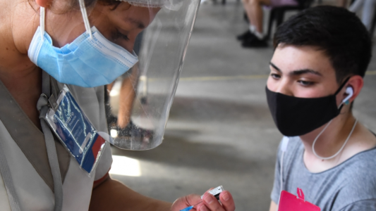 Desde el lunes comienzan a colocar terceras dosis a menores de 5 a 11 años