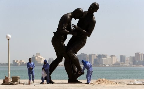Qatar: reinstalarán la estatua de Zidane dándole el cabezazo a Materazzi