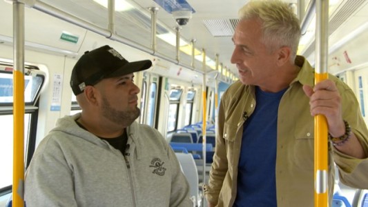 Canta en el tren y tiene un merendero: Elías, el rapero que emocionó en La Voz