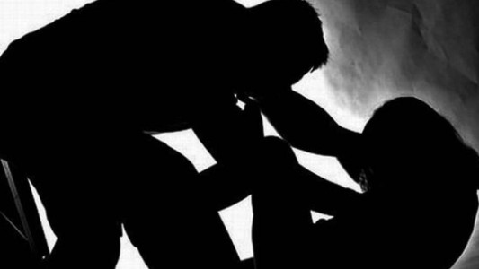 Una mujer le arrancó con los dientes la lengua al hombre que intentaba violarla