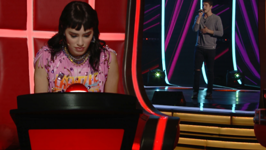 La reacción de Lali al escuchar una canción de su ex