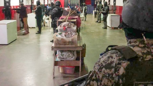 Secuestraron 30 celulares más a presos investigados por extorsiones y otros delitos