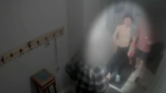 Perdió el habla, la vista y no puede caminar: las consecuencias que sufrió un joven tras participar de un ritual universitarios