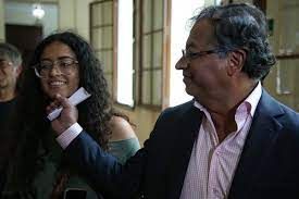 "Vamos a desarrollar el capitalismo, pero no porque lo adoremos", dijo Petro, el presidente electo de Colombia