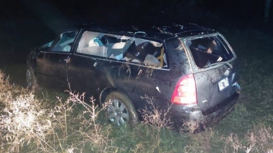 Coche fúnebre cayó a un arroyo y murieron dos ocupantes: detuvieron al conductor