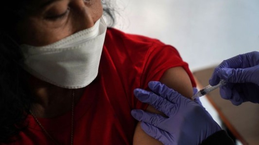 Alrededor del 70% de los santafesinos ya tiene la tercera dosis contra el Covid