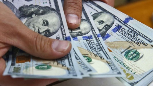 El dólar blue subió $5 tras el fin de semana largo y cerró en $221