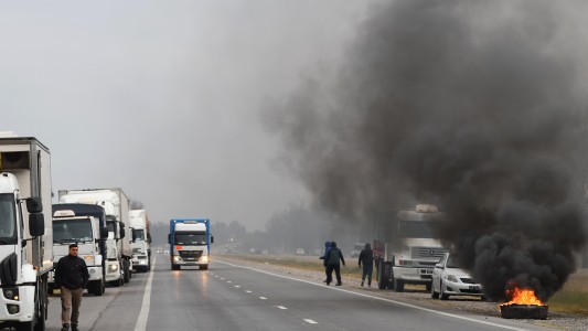 Escasez de gasoil: fracasó la reunión entre los transportistas y el Gobierno y seguirá la protesta