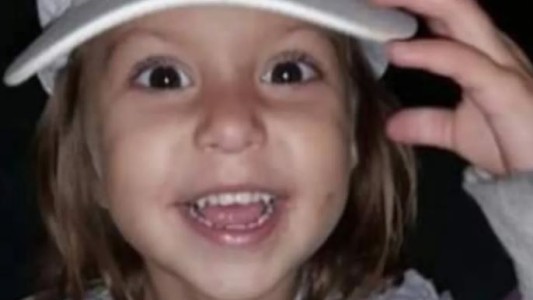 Hallan muerta a nena de 3 años: acusan a su niñera de haberla encerrado con una estufa prendida