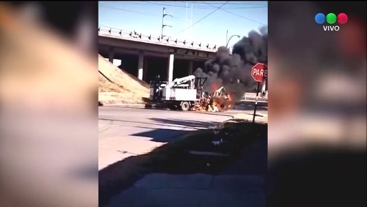 Se incendió un camión grúa de la EPE