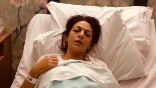 Fingió tener cáncer de ovario, recaudó una fortuna en donaciones y lo gastó todo en un lujoso viaje