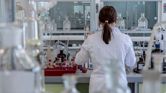 Estados Unidos autorizó la prescripción de un medicamento oral para pacientes graves de covid