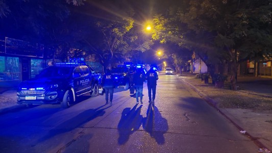Asesinaron a un joven de 22 años y demoraron a tres pibes que tenían una pistola