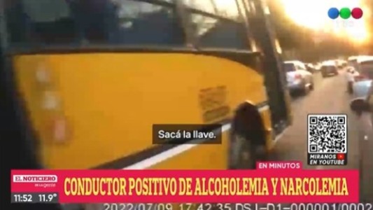 Video: Llevaba a su hijito en moto y dio positivo de cocaína y marihuana
