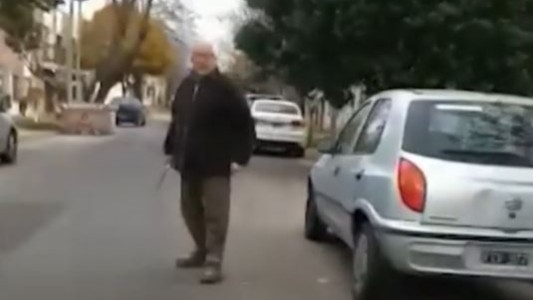 Dejó su bici para reparar y cuando fue a buscarla el bicicletero lo corrió con un cuchillo