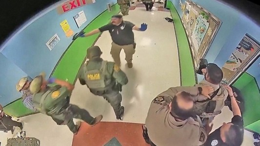 Duro informe oficial por el tiroteo en la escuela de Texas: respuesta policial "caótica" y "apática"