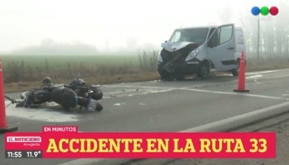Un motociclista está grave tras chocar contra un utilitario en la Ruta 33