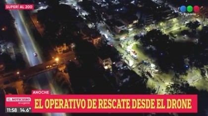 Derrumbe de casa en la barranca: rescataron a dos personas, todavía hay un hombre entre los escombros