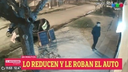 Lo redujeron y le robaron el auto en Villa Gobernador Gálvez