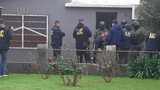 Santa Fe: Le allanaron la casa y se enfrentó a tiros con la policía