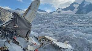 Encuentran restos de un avión que cayó en los Alpes suizos en 1968