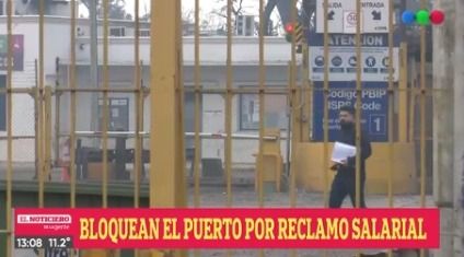 Continúa el bloqueo en el puerto de Rosario por reclamo salarial