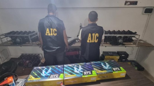 Allanamiento en Torres Maui y policía detenido por robos de celulares