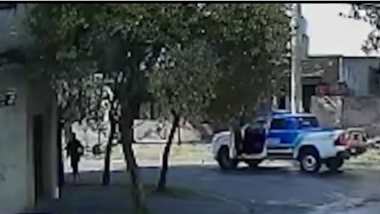 Video: policías interceptaron a ladrones y se quedaron con el botín de $3.000.000