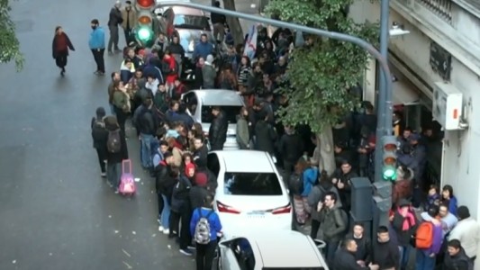 Expectativa por el discurso de Cristina Kirchner: vigilia frente a su departamento