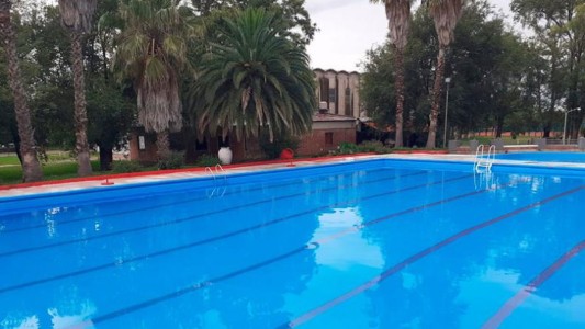 Festejaban un cumpleaños en un club y un nene de 3 años murió ahogado en la pileta