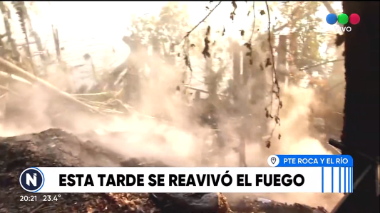 Esta tarde se reavivó el fuego en la barranca de Pte. Roca y el río: fue controlado
