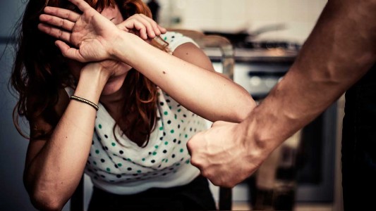 Horror en zona sur: apuñaló a su pareja delante de su hija de 4 años