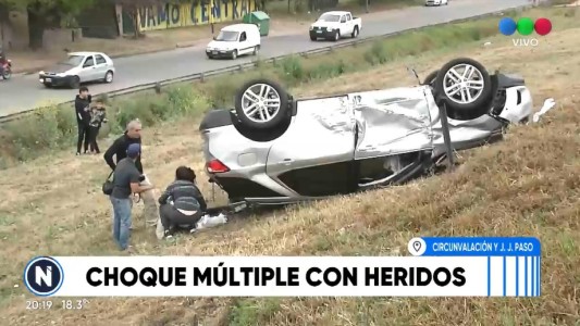 Choque múltiple con heridos y autos destrozados en Circunvalación