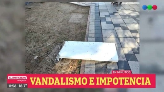 Vandalizaron la placa en homenaje a la víctimas de calle Salta