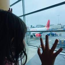 Insólito: una aerolínea avisó una semana después que nadie buscó a una menor que viajaba sola