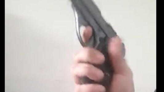 El video que muestra como Sabag Montiel sabía manipular el arma